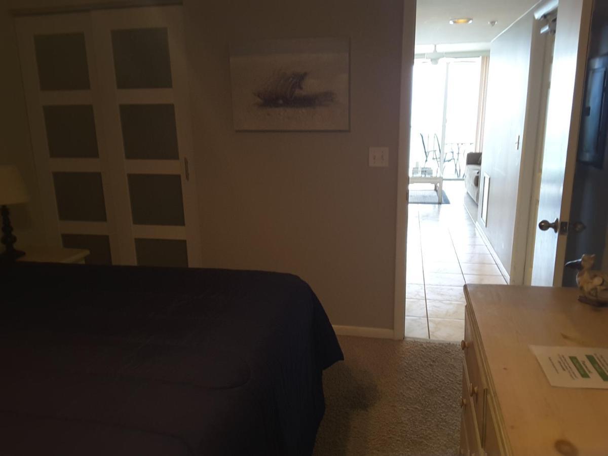 Steps Away From The Soft, White, Sandy Beaches Of Beautiful Marco Island!! Exterior photo