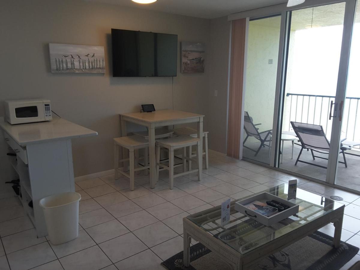 Steps Away From The Soft, White, Sandy Beaches Of Beautiful Marco Island!! Exterior photo