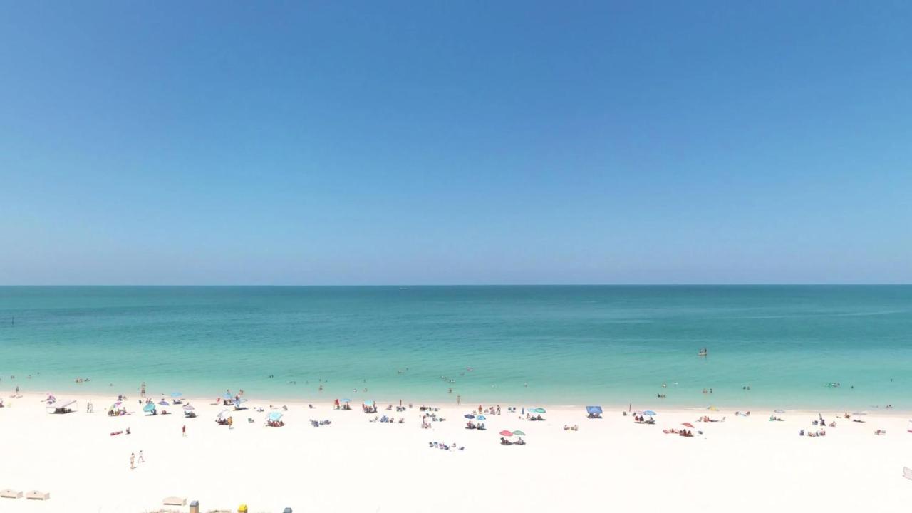 Steps Away From The Soft, White, Sandy Beaches Of Beautiful Marco Island!! Exterior photo