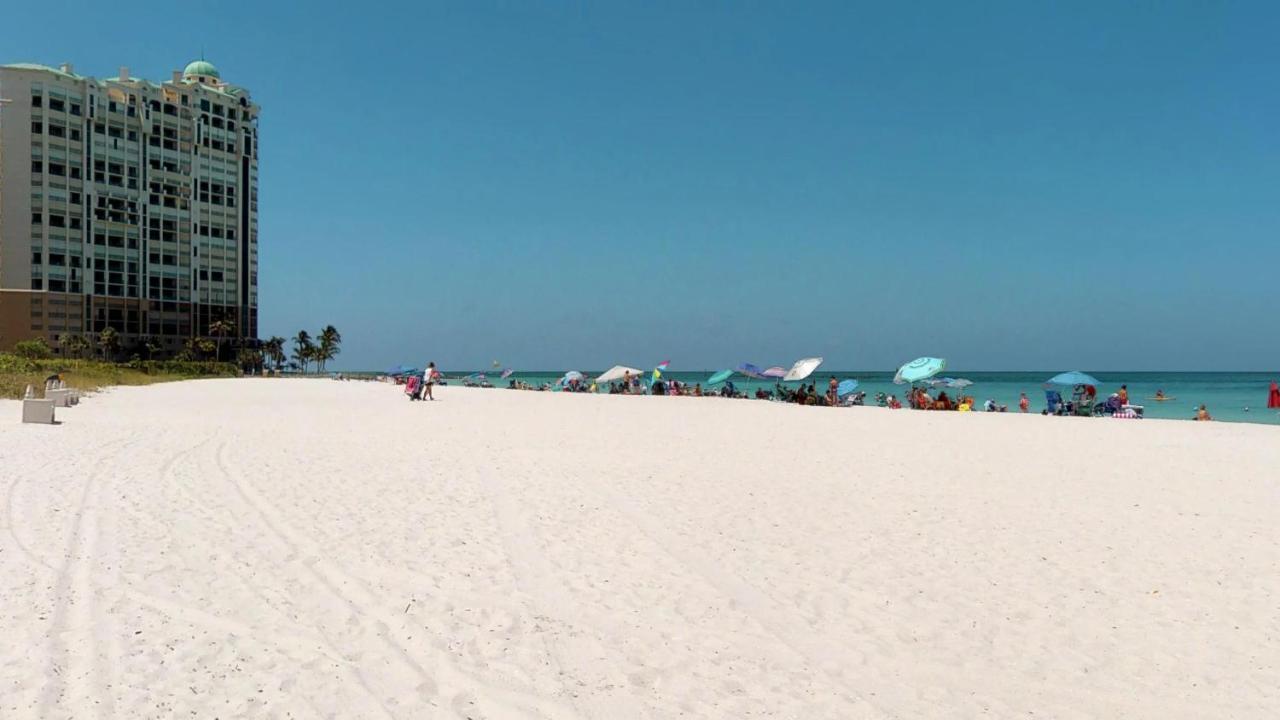 Steps Away From The Soft, White, Sandy Beaches Of Beautiful Marco Island!! Exterior photo